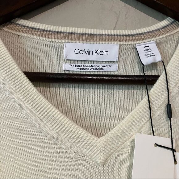 NWT Calvin Klein Cream V-Neck Merino Wool Washable Pullover Sweater Men's Size M - Picture 7 of 15